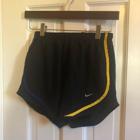Black Nike shorts    - Picture 5 of 8